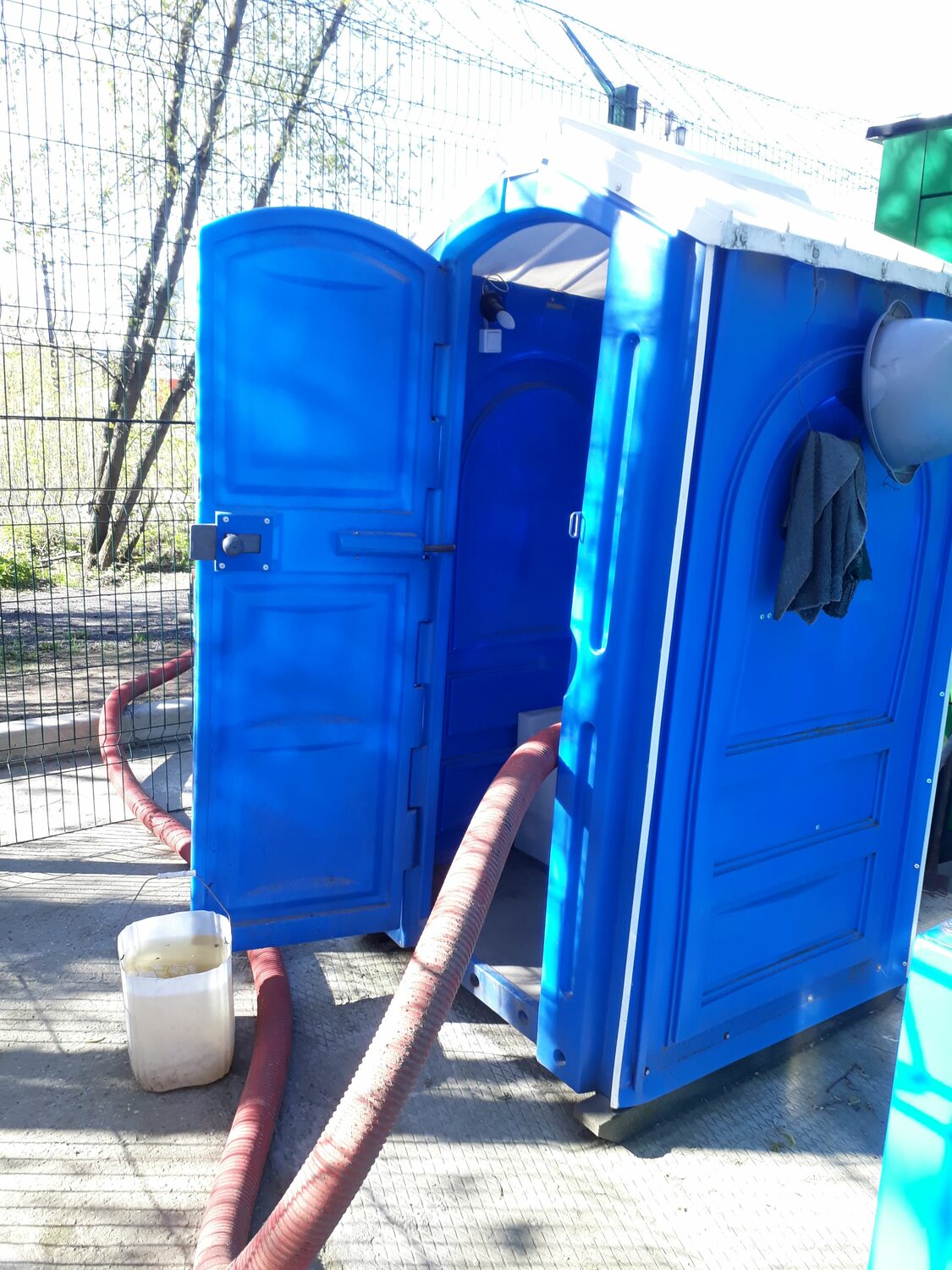 Откачка био-кабинок, обслуживание, заправка санитарной жидкостью, под ключ, любая форма оплаты.