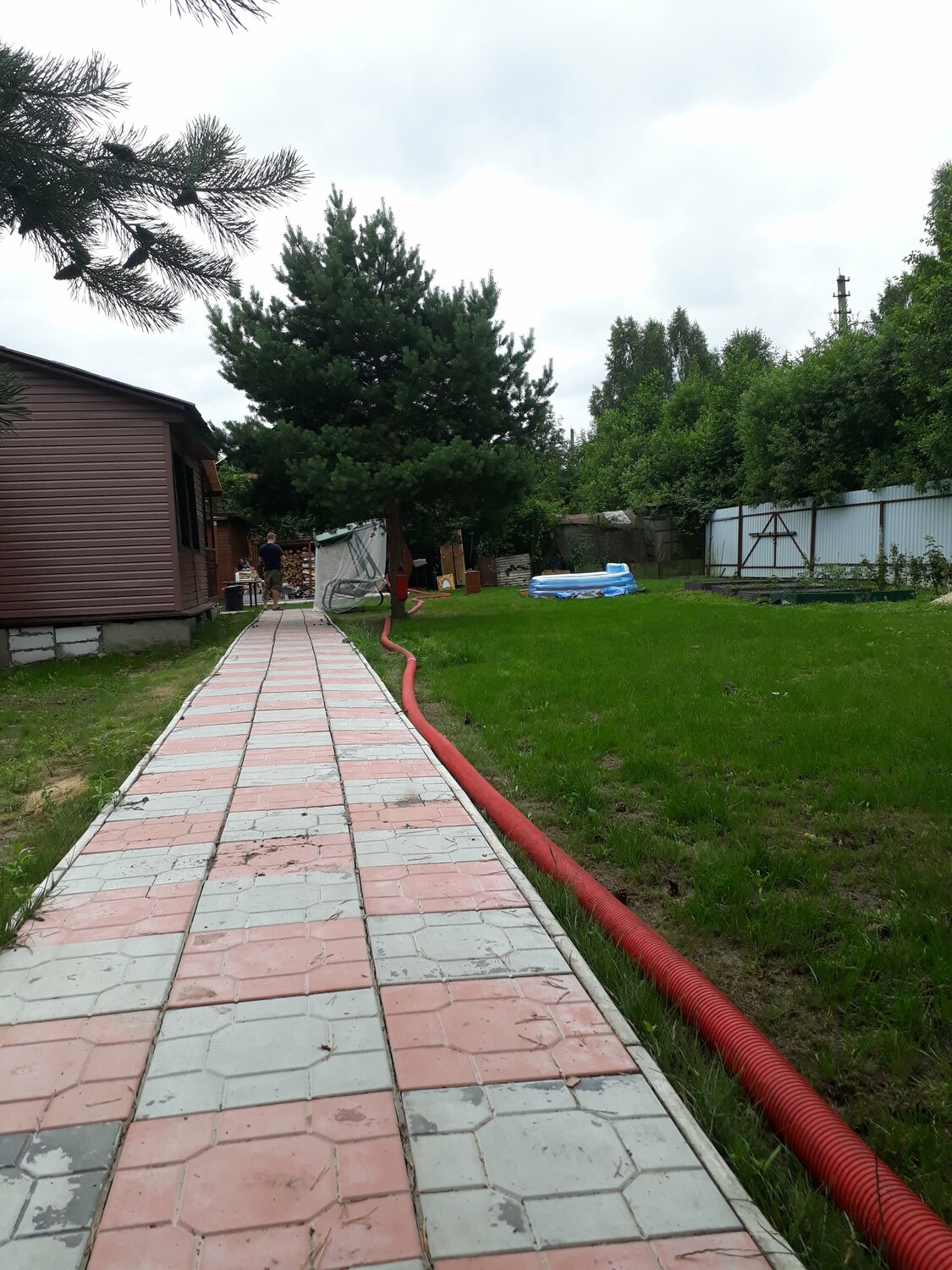 Откачка выгребных ям, септиков, дачных туалетов удлиненными шлангами.